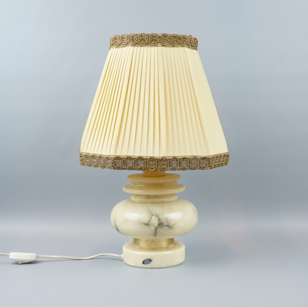 Bordslampa, alabaster, Italien.