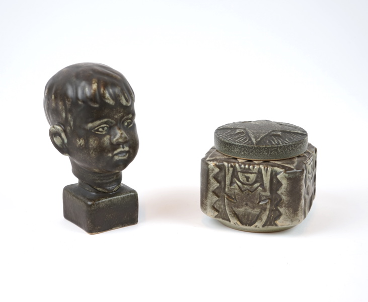 Skulptur och burk med lock, keramik, Johgus, Bornholm.