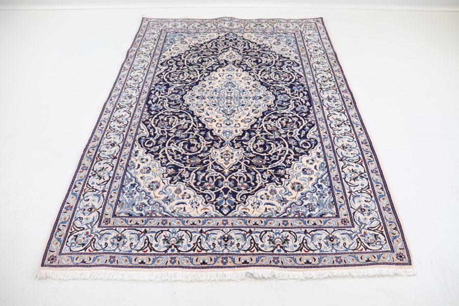 Matta, orientalisk, handknuten, ull.