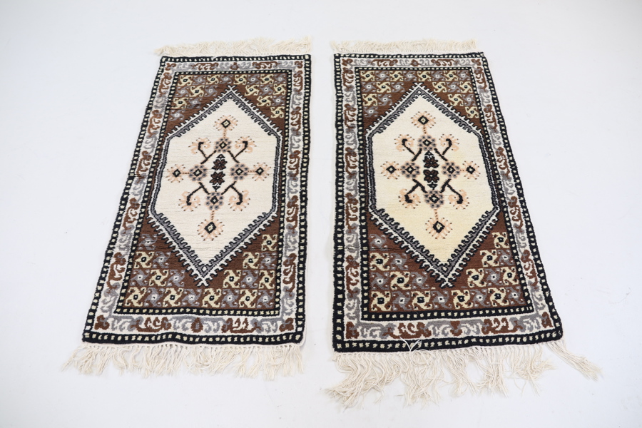 Mattor, 2 st, orientalisk, handknuten, ull.