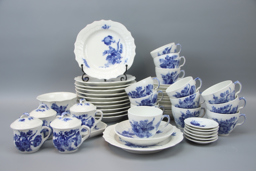Kaffeservis m.m, 35 delar, porslin, "Blå Blomst", Royal Copenhagen.