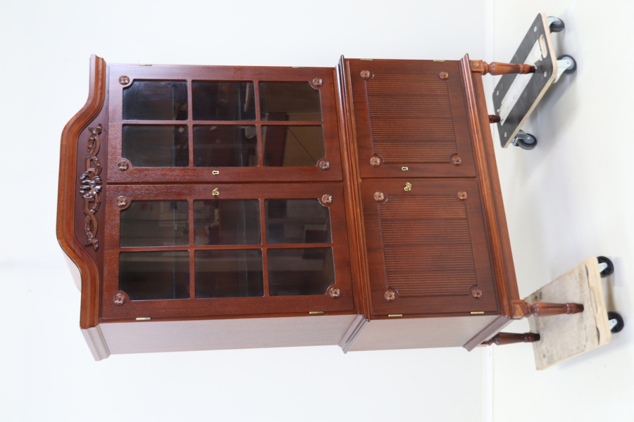 Vitrinskåp med belysning, 4 skåp, Möbelboning i Tibro AB.