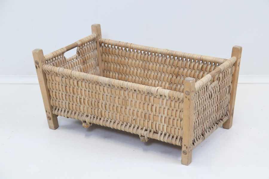 Mangelkorg, trä/flätad.