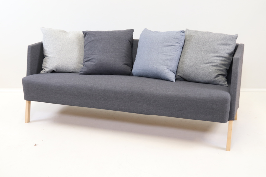 Nirvan Richter, soffa, ull/trä, "Bas", Norrgavel.