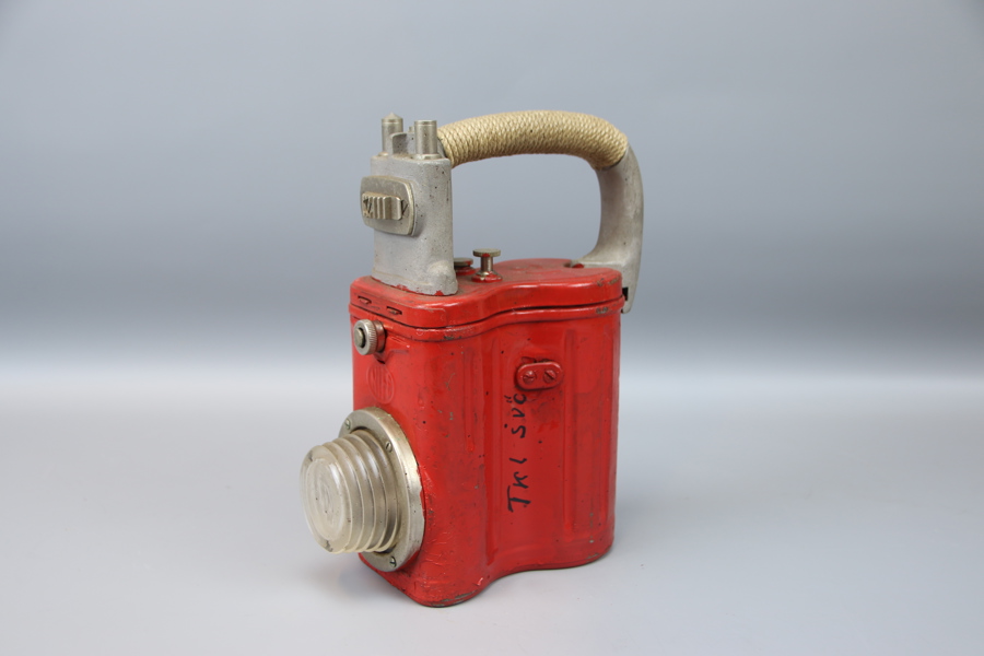 Stinslykta, metall, Nife, 1900-tal.