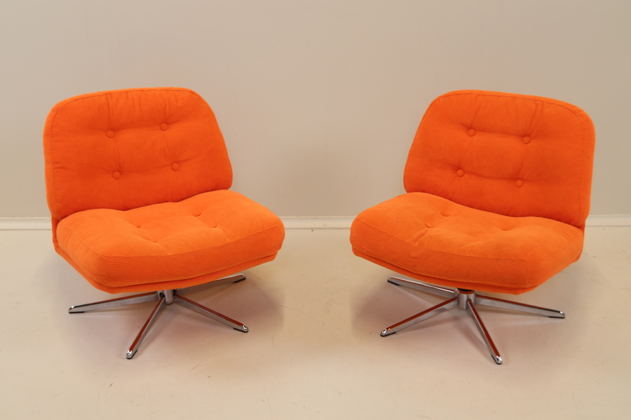 Snurrfåtöljer, ett par, textil/krom, "Dyvlinge", IKEA.