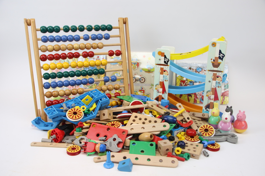 Leksaker, trämeccano m.m, ett parti, bl.a IKEA.