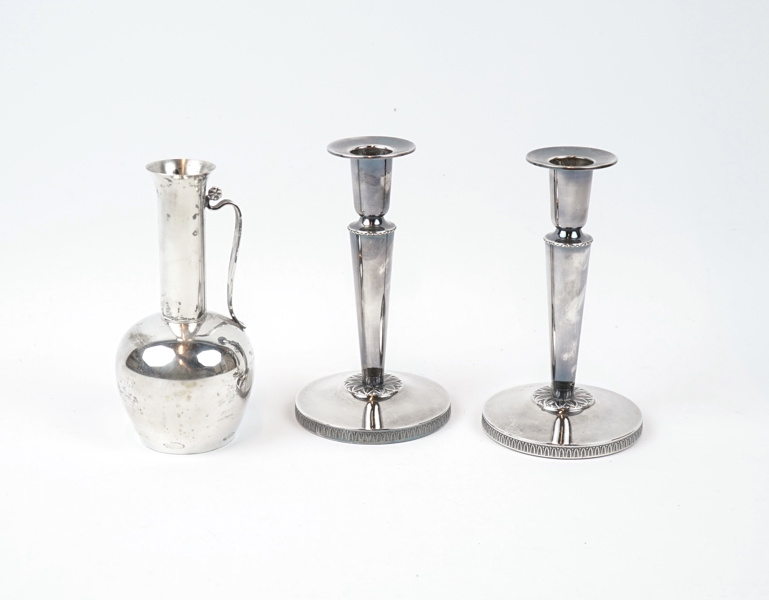 Vas och ljusstakar, 3 delar, silver.