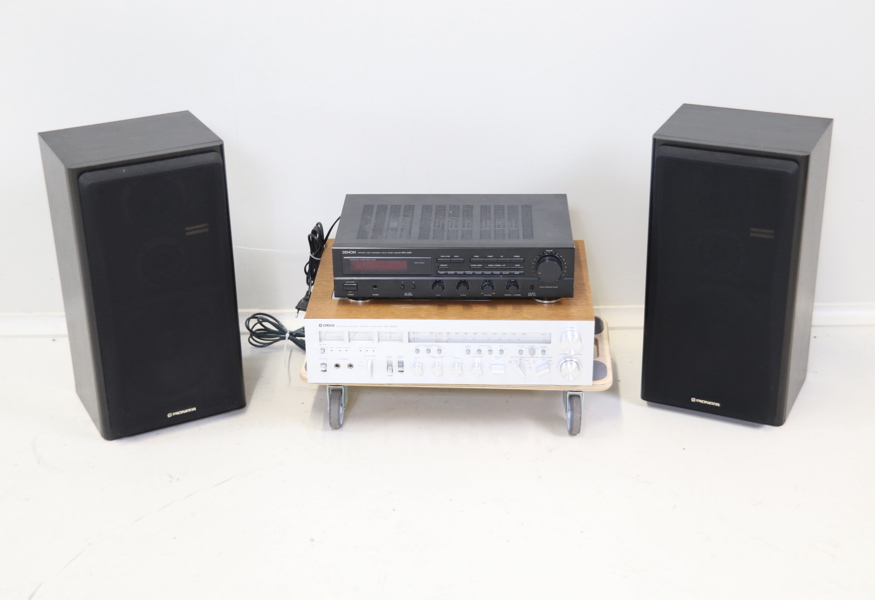 Stereo, 2 st, Denon DRA-435R och Yamaha CR-2020, samt högtalare, ett par, Pioneer S-J500.