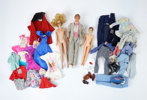 Barbiedockor, Midge Ken och Ricky, samt kläder, Mattel, 1960-tal.