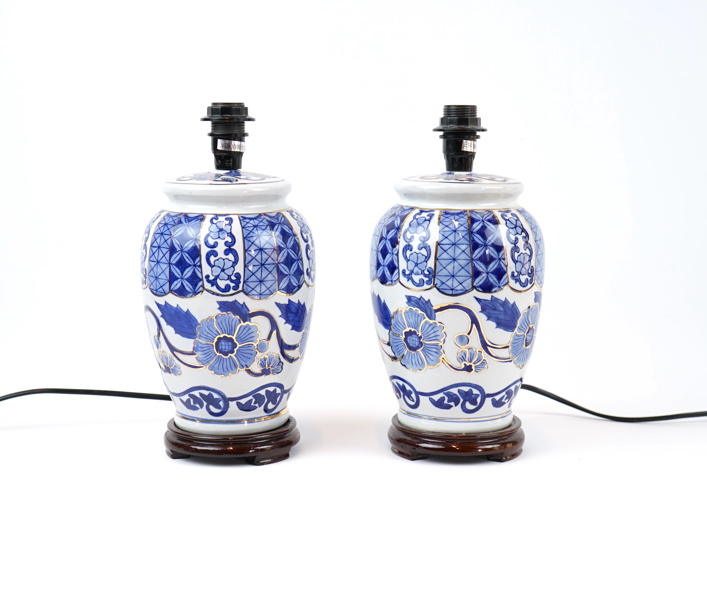 Bordslampor, ett par, porslin.