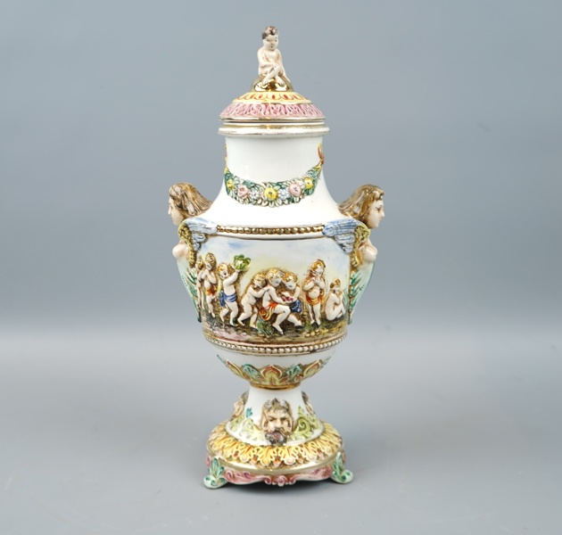 Lockurna, porslin, MTC Capodimonte , Italien.