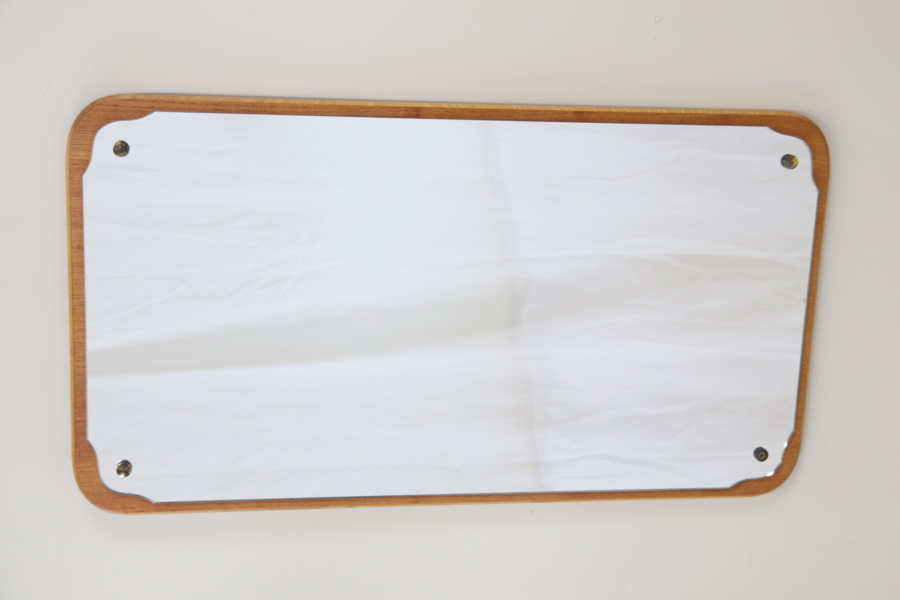 Spegel, ram i trä, 1900-talets andra hälft.