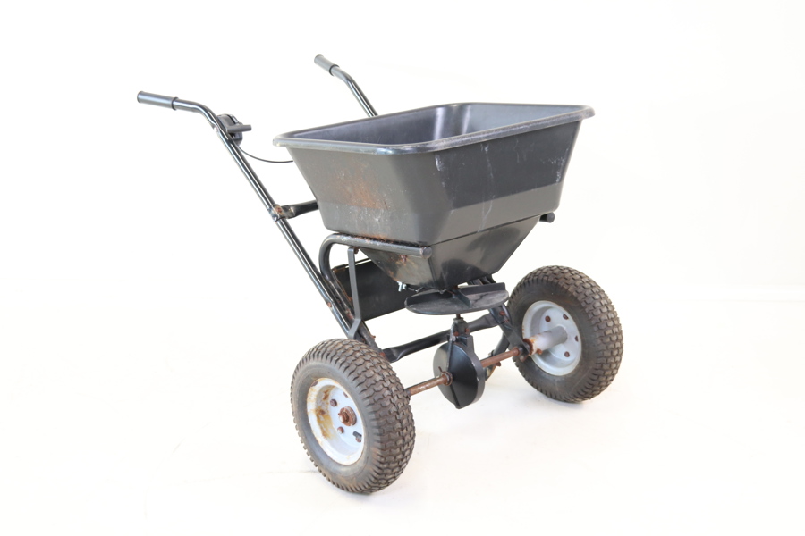 Spridare, metall/plast, Hörby Bruk.