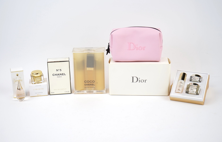 Chanel och Dior, parfymer, skincare och väska, 8 delar, 2 st parfymflaskor inplastade.