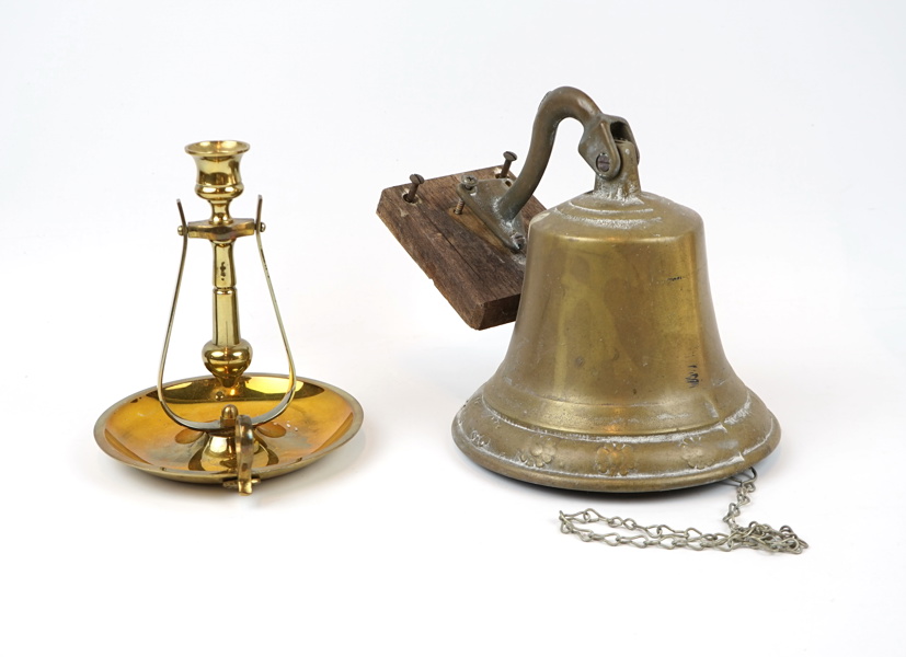 Skeppsljusstake och  skeppsklocka, mässing.