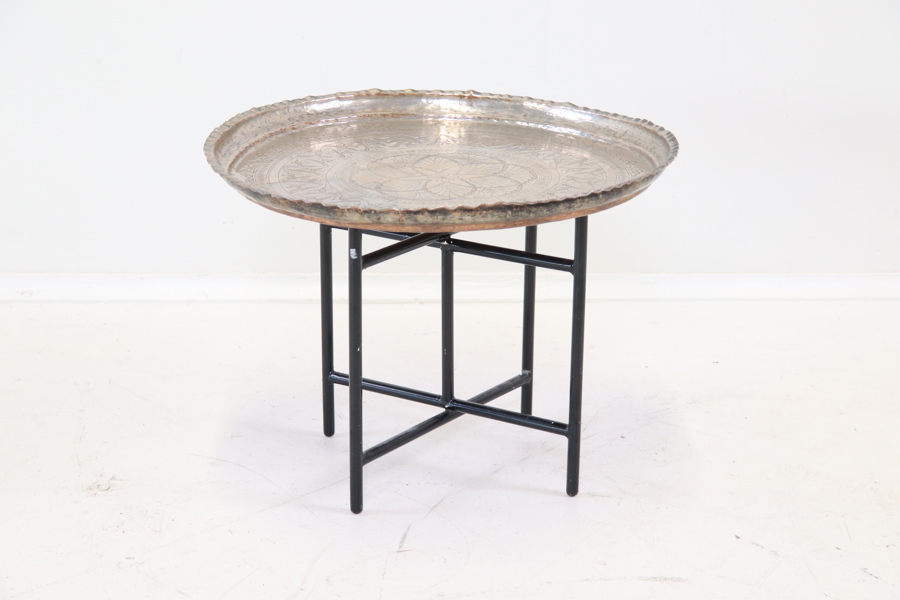 Brickbord, metall, Asien.