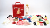 Barbiedocka, ''Midge'' med kläder och accessoarer, Mattel, 1962.