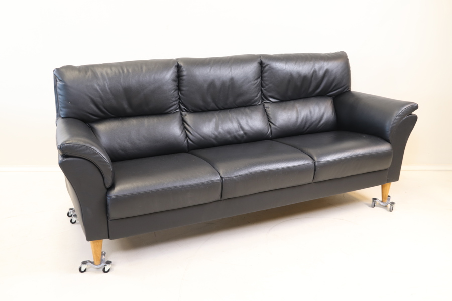 Soffa, skinn, "Arena", Hjort Knudsen, Danmark.