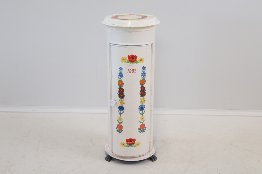 Tvättskåp, metall. 1900-talets första hälft.