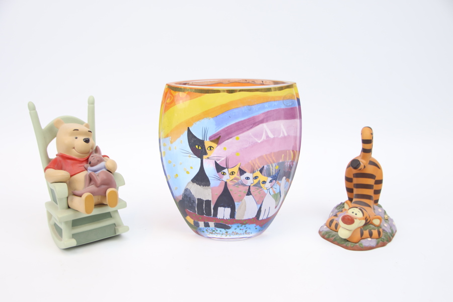 Vas och figuriner, 3 delar, glas/porslin, Goebel och Disney.