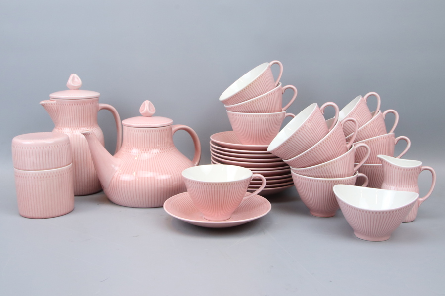 Hertha Bengtsson, teservis, 17 delar, porslin, "Rosmarin", Rörstrand.