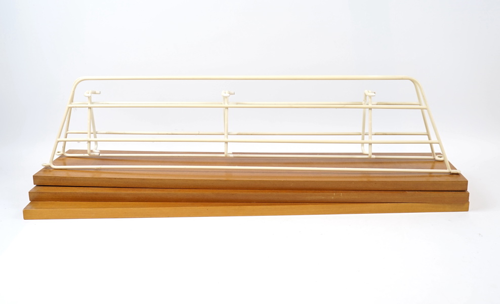 Stringhylla, 3 plan, metall/trä.