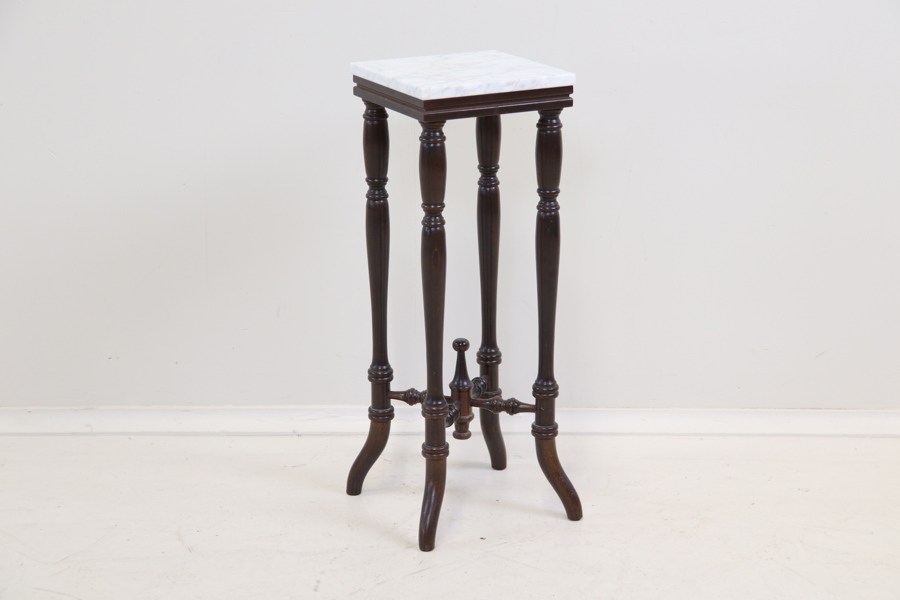 Piedestal, trä/marmor.