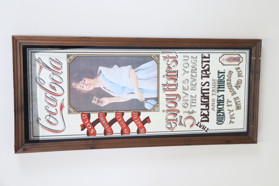 Reklamspegel, ram i trä.