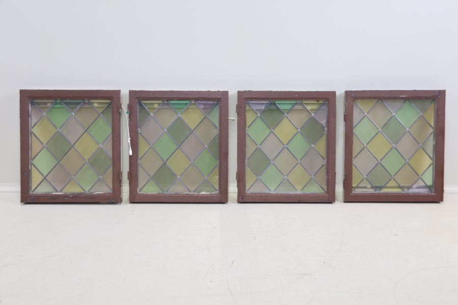 Fönster, 4 st, blyinfattat färgat glas, träraam.