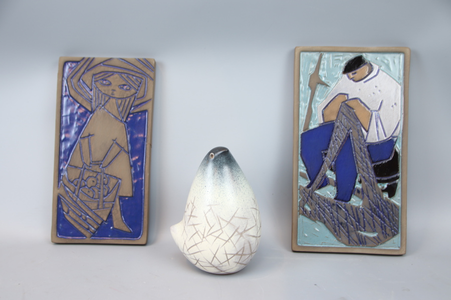 Carsten Ström, Abbekås, väggreliefer och figurin, keramik.