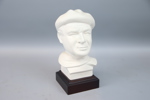 Byst, "Evert Taube", gips, på träsockel, Lars Pagfeldt, Goebel.