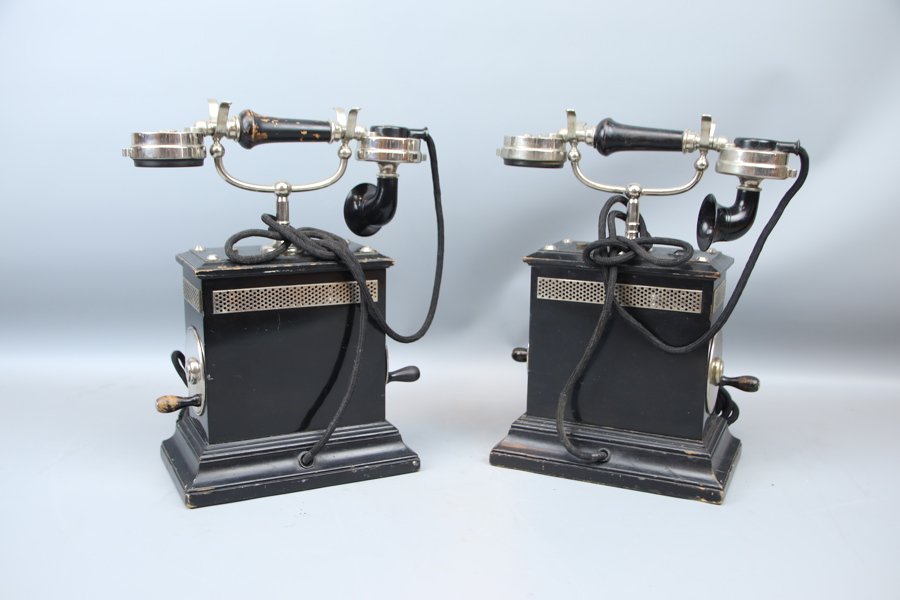 Bordstelefoner, 2 st, 1900-tal, Telegrafverkets Verkstad, Nynäshamn.