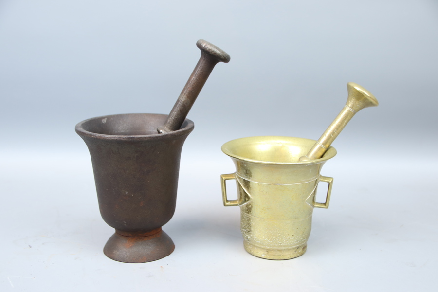 Mortal med stöt, 2 st, metall.