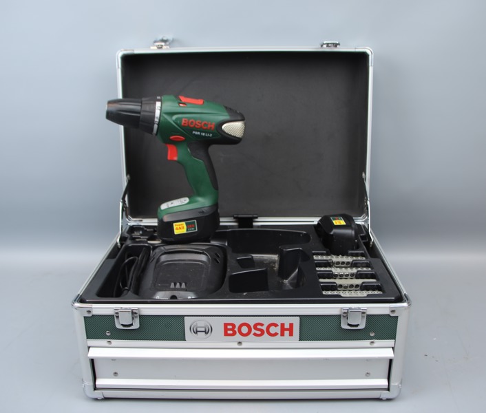 Skruvdragare/borrmaskin, Bosch PSR 18 LI-2, i väska med tillbehör.