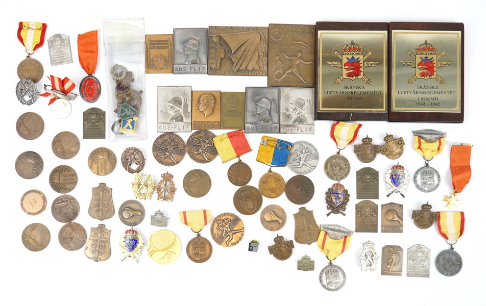 Märke och myntsamling, militärt och idrott, ett parti.