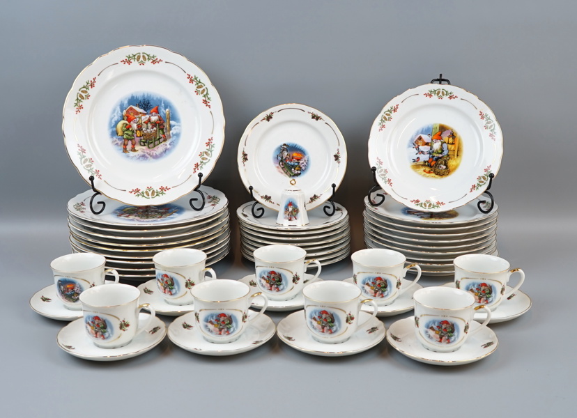 Lars Carlson, jul/kaffeservis, 39 delar, porslin, Christineholm, Fyrklövern.