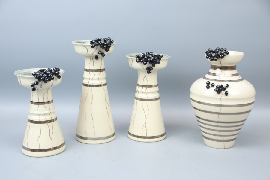 Göran Plato, ljusstake och vas, 3+1 st, keramik.