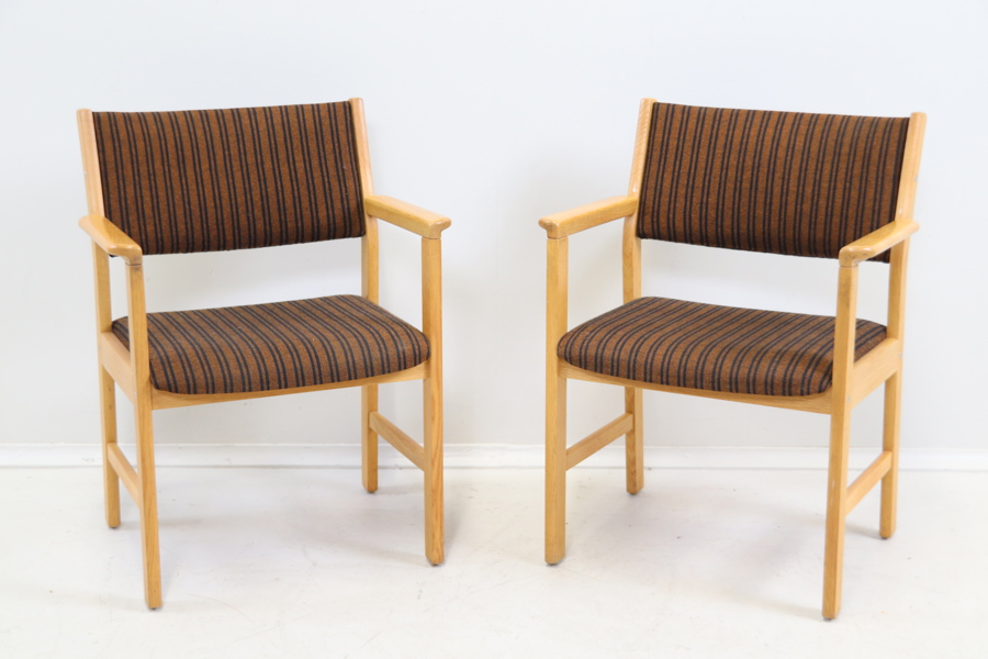 Karmstolar, ett par, ek/textil, Edsbyverken, 1983.