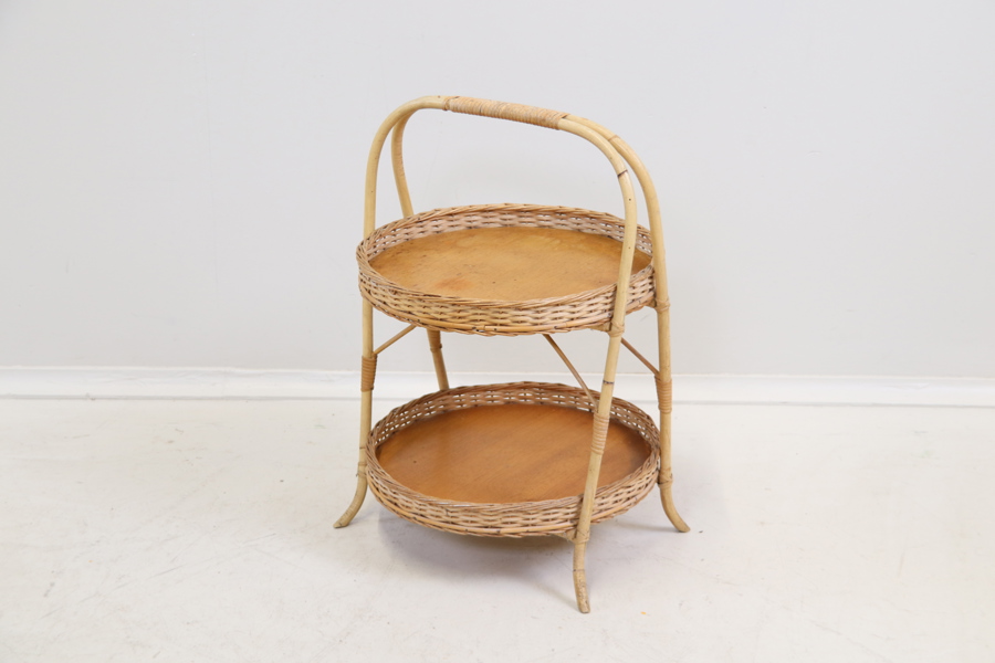 Serveringsbord, trä/flätad.