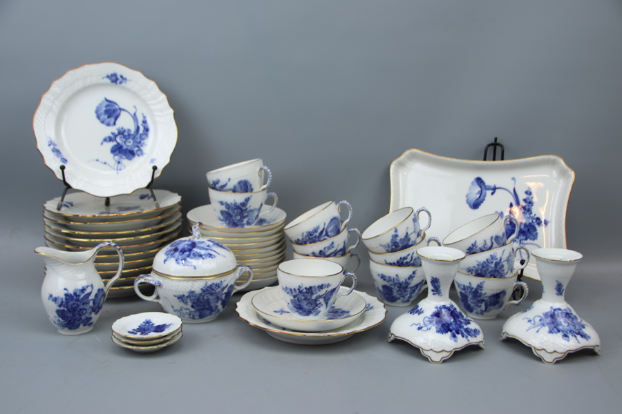 Kaffeservis, 32 delar, porslin, "Blå blomst", guldkant, Royal Copenhagen.