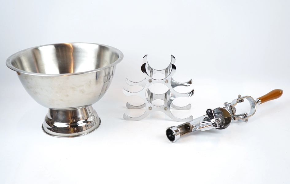 Champagnekylare, vinställ och vinöppnare, metall.