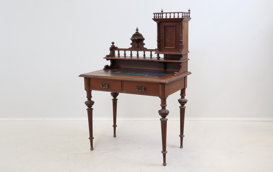 Damskrivbord med uppsats, trä, nyrenässans, 1800-talets slut.