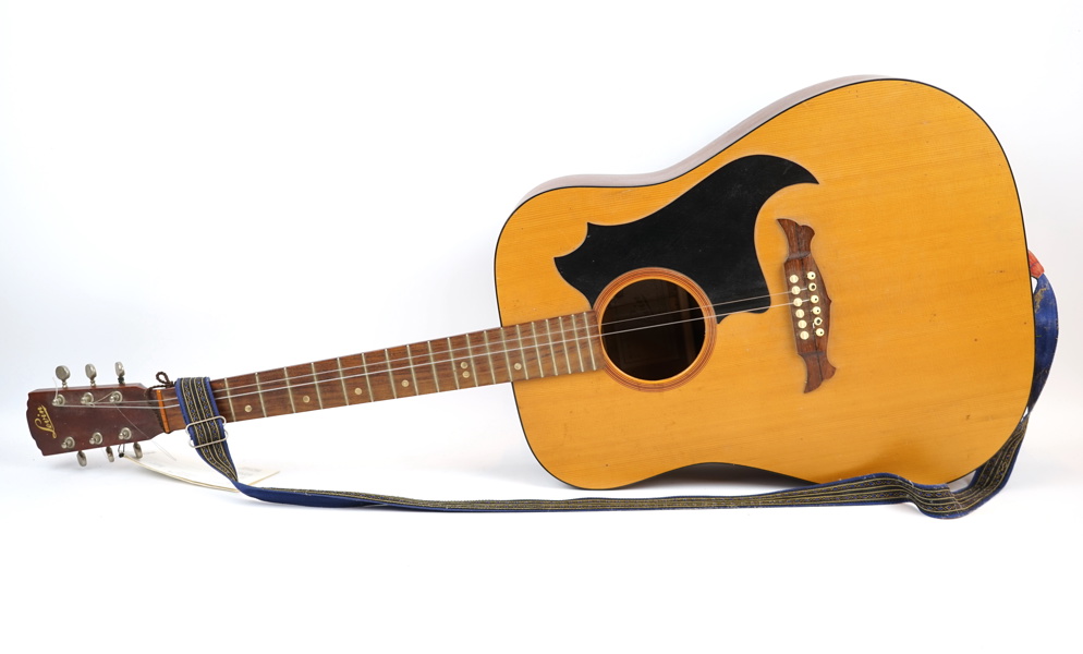 Akustisk gitarr, Levin LT3.