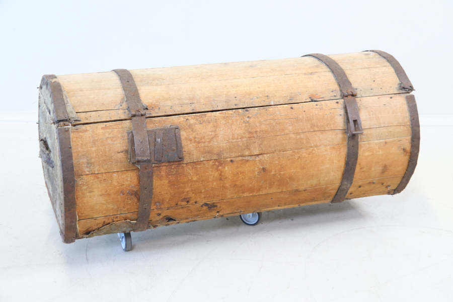 Vagnkista, furu//metall/läder.