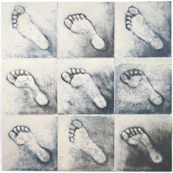 Ulla Viotti, ''Traces'', väggkskulptur, keramik på träplatta, signerad a tergo, 1992.