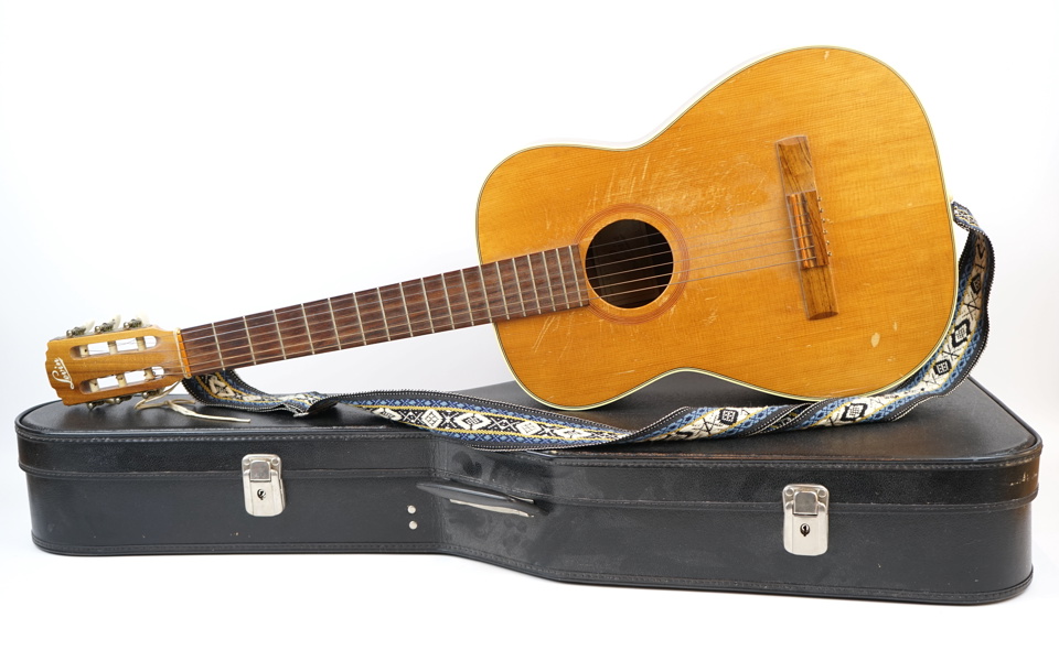 Akustisk gitarr, Levin LG-13.