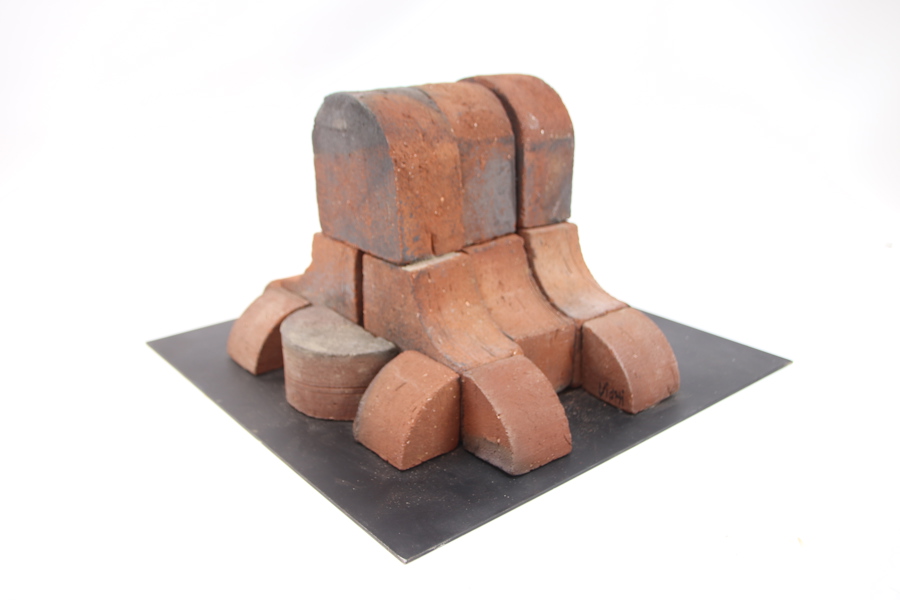 Ulla Viotti, skulptur, keramik på metallplatta, signerad.