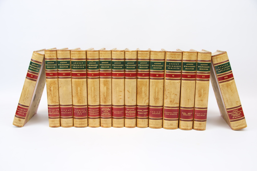 Böcker, "Augusti Strindberg Skrifter", 15 halvfranska band, Bonniers, 1957.