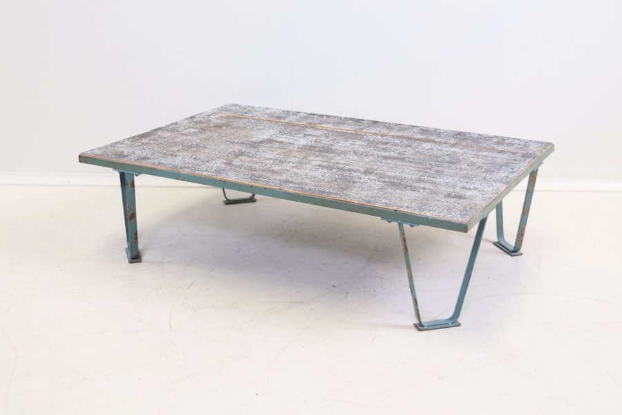 Soffbord, trä/metall.